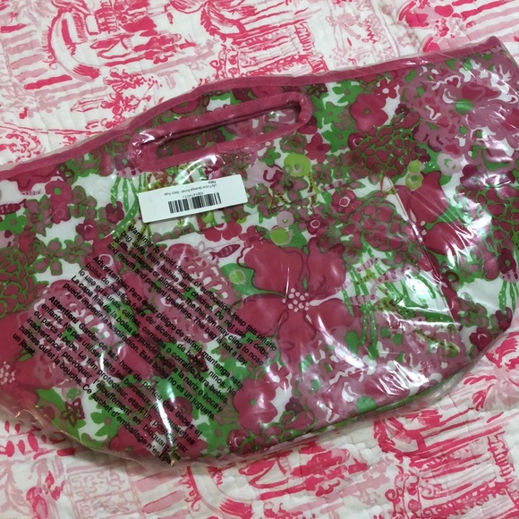 Lilly Pulitzer Handbags - Lilly Pulitzer Beverage Bucket Cooler Beach Rose Lilly Pulitzer Handbags - Lilly Pulitzer Beverage Bucket Cooler Beach Rose